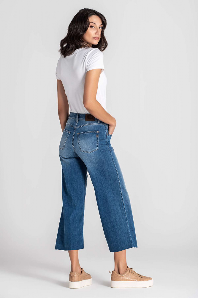 B jeans by bessie 2025